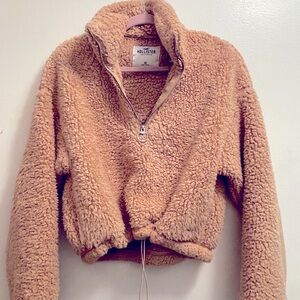 Hollister Quarter Zip Fuzzy Sherpa Pullover with adjustable waist.